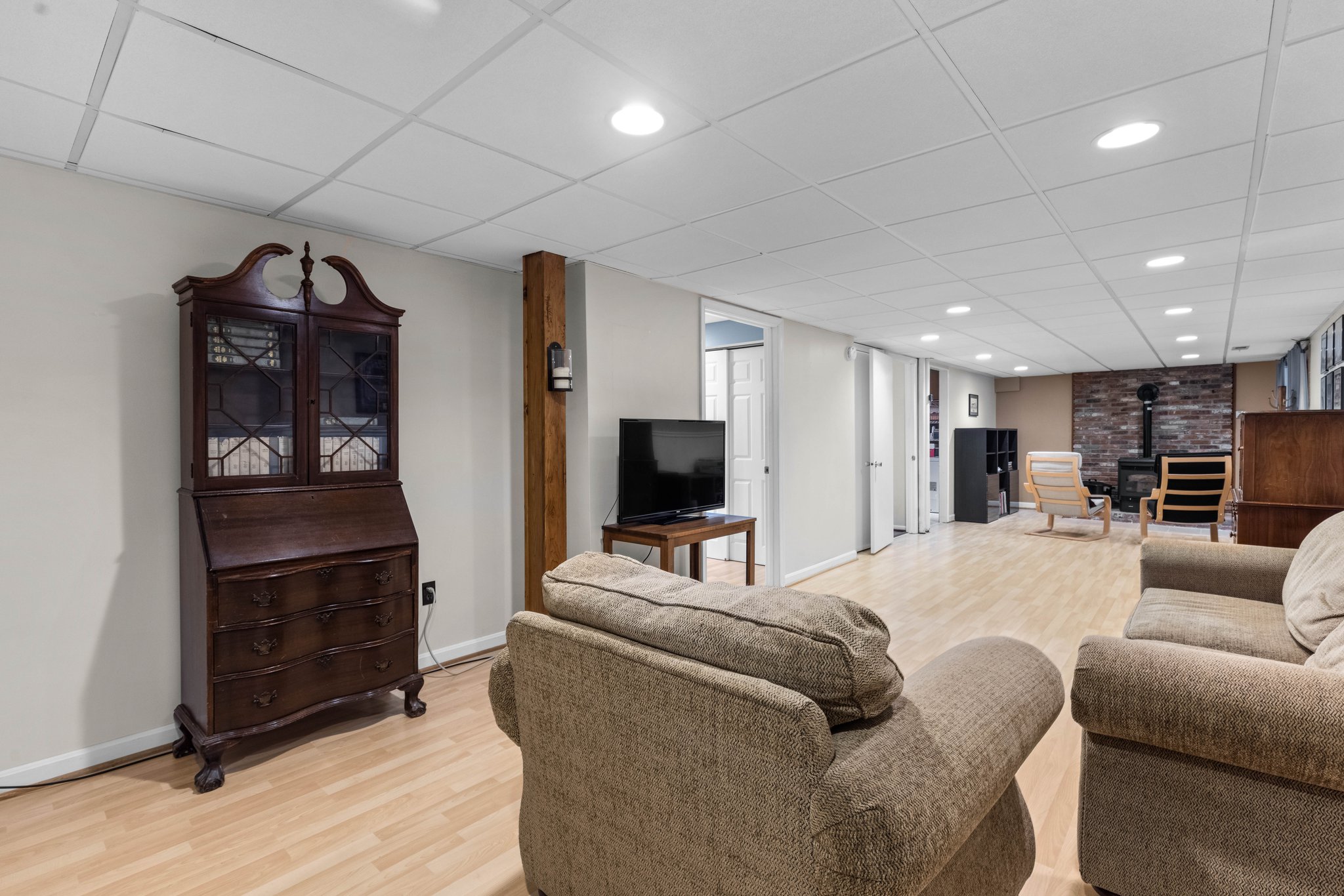23. Family room.jpg