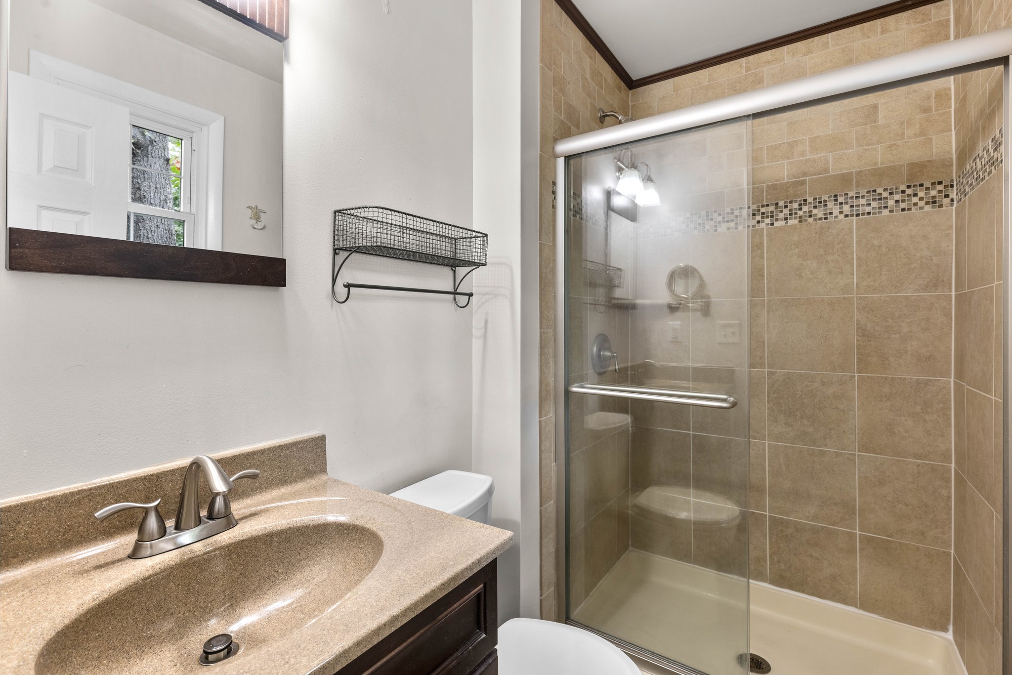 19. Main bath.jpg