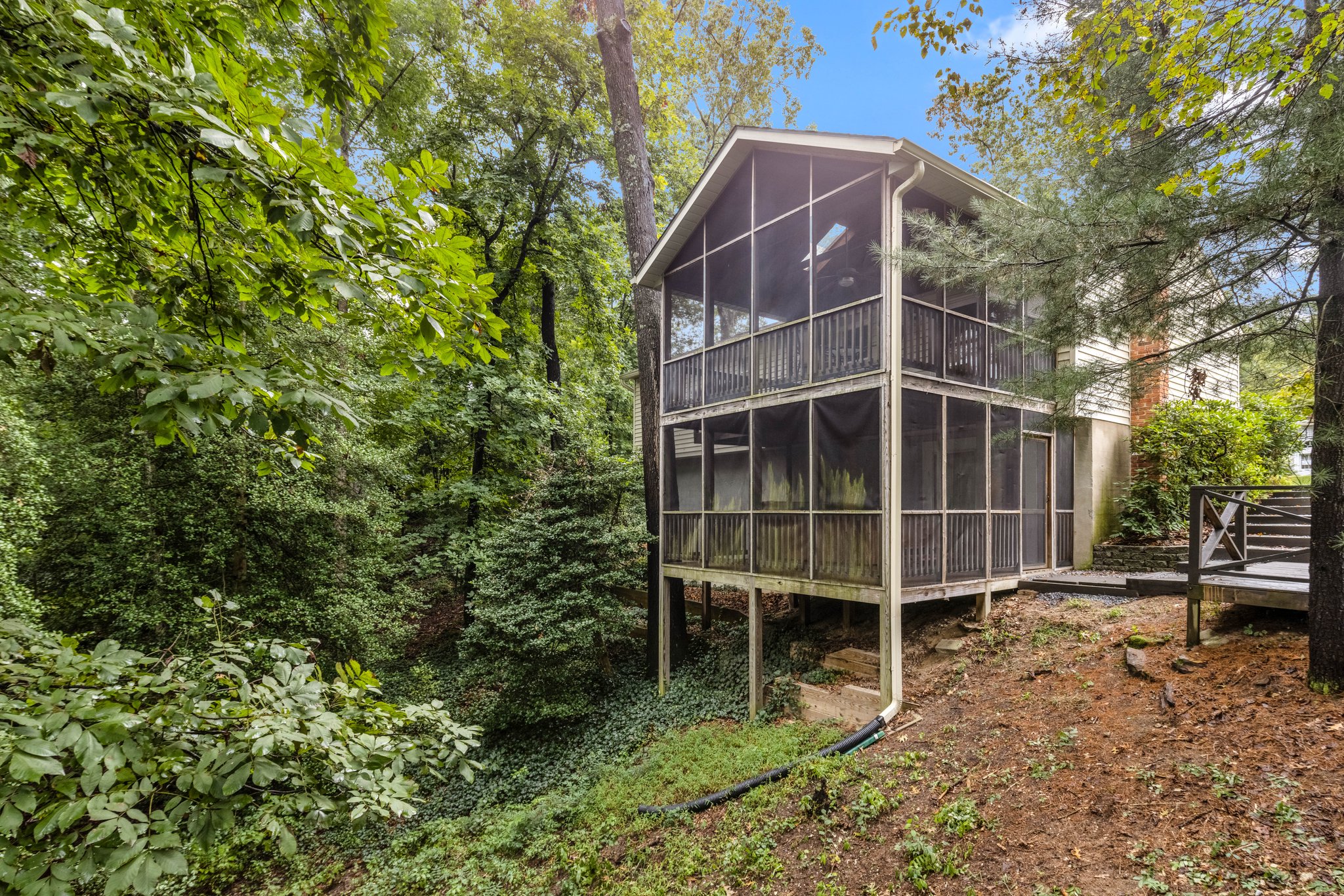 30. Back exterior.jpg