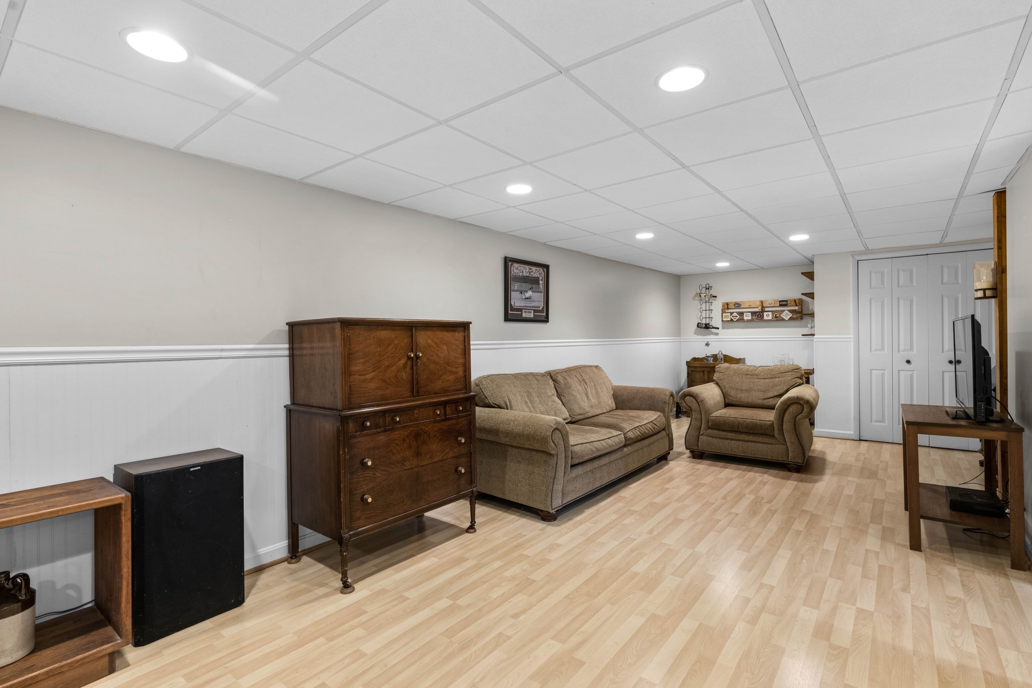 22. Family room.jpg