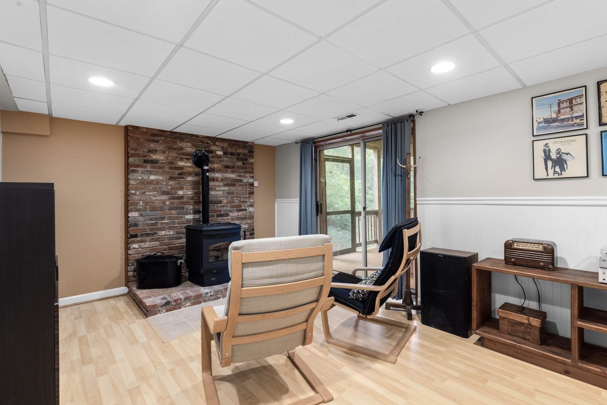 20. Family room.jpg