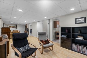 21. Family room.jpg