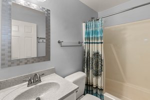 11. Main bath.jpg