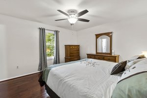 16. Main bedroom.jpg