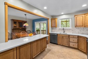 10. Kitchen.jpg