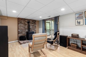 20. Family room.jpg