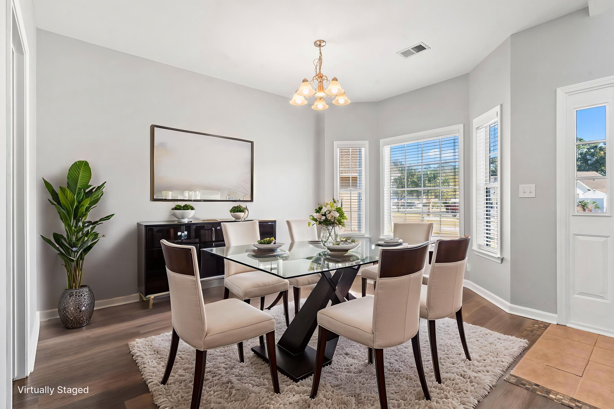DSC07534 virtually staged.jpeg