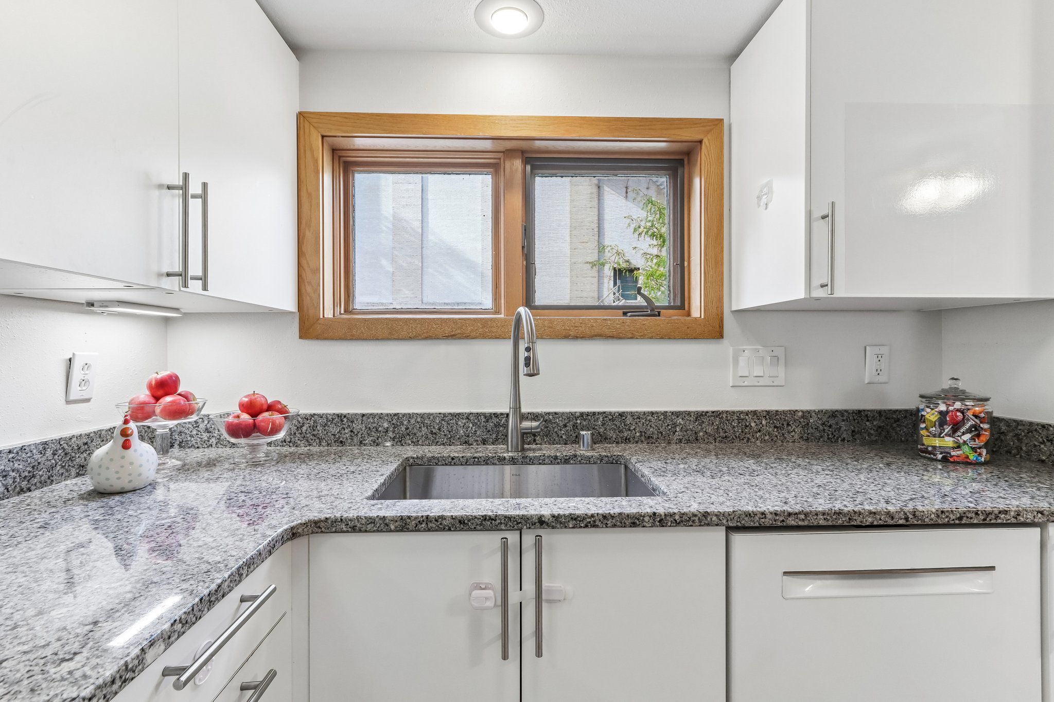 N Pinckney St-S1709-016.jpg