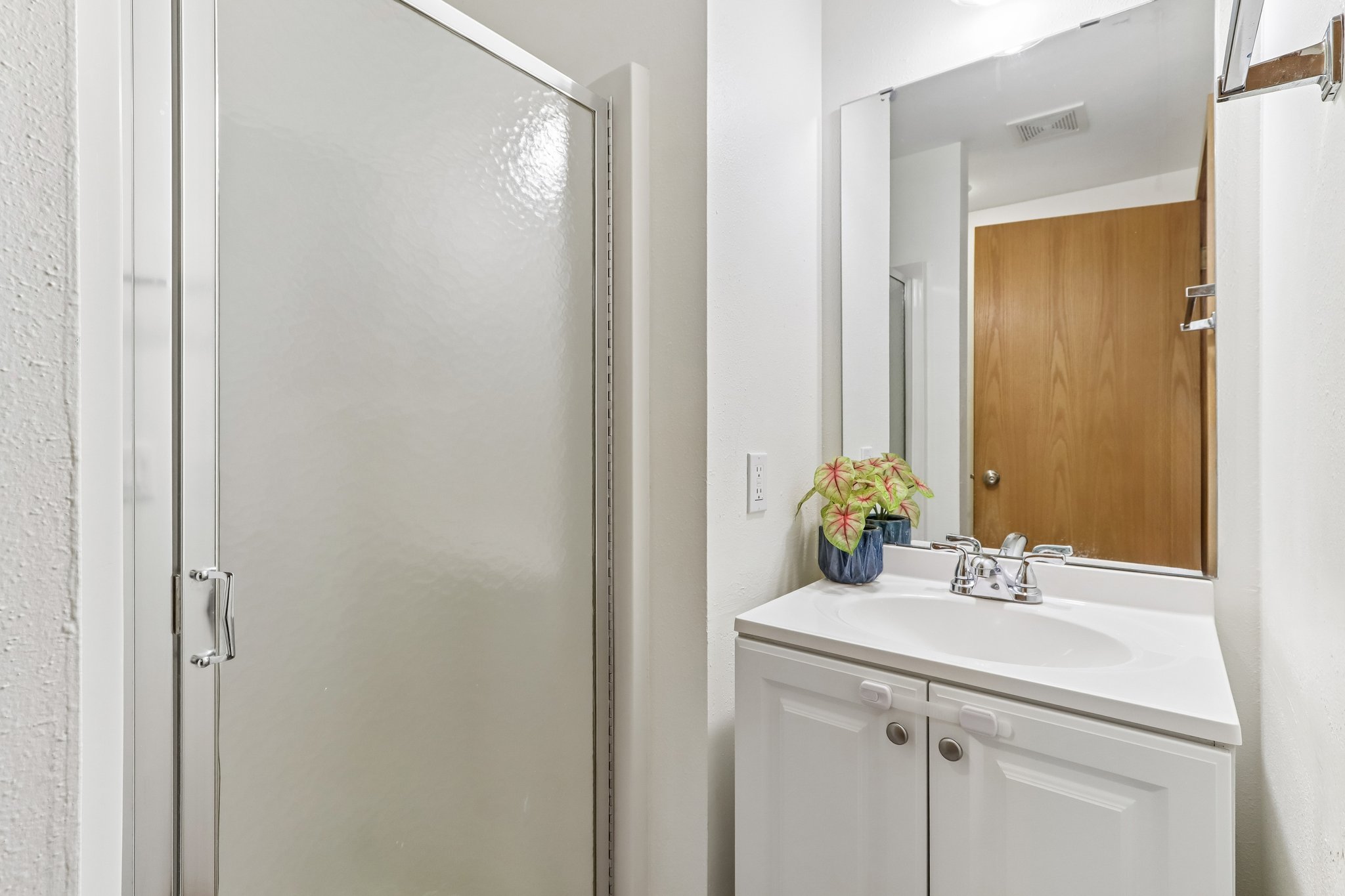 N Pinckney St-S1709-017.jpg