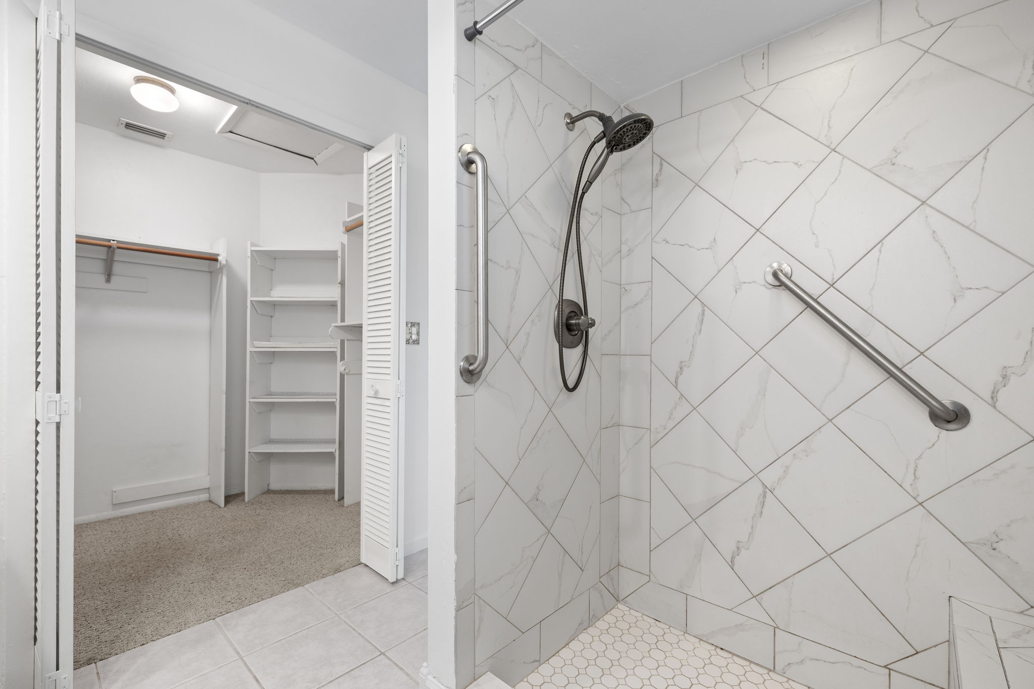 Primary Bathroom (3)