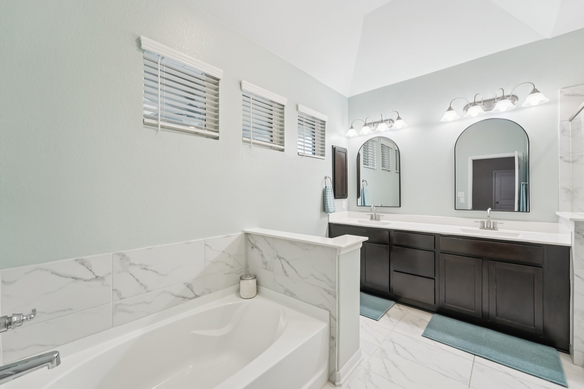 186110 - 308 Ravello St, Liberty Hill, TX 78642-S2401-024.jpg