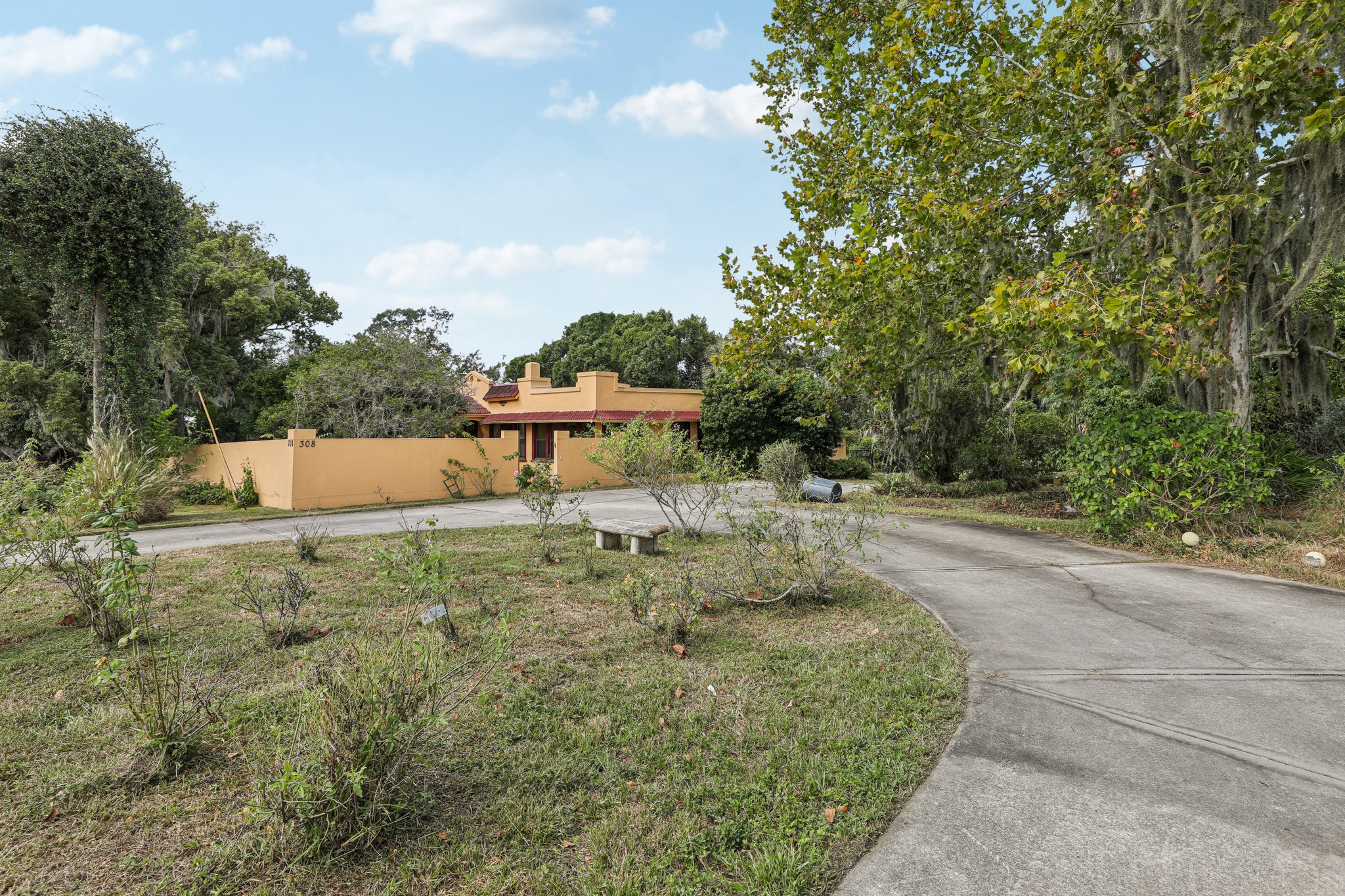 Sunnyside Dr-S0410-002.jpg