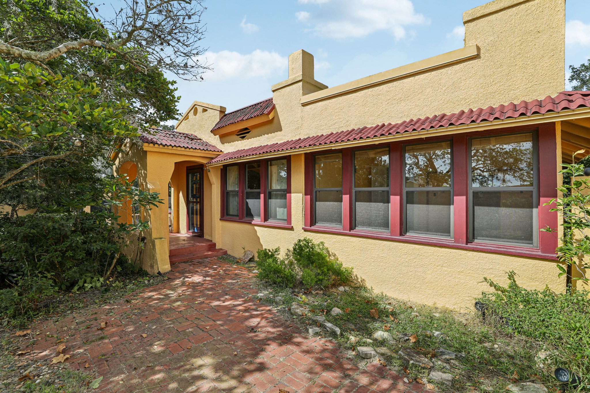 Sunnyside Dr-S0410-003.jpg