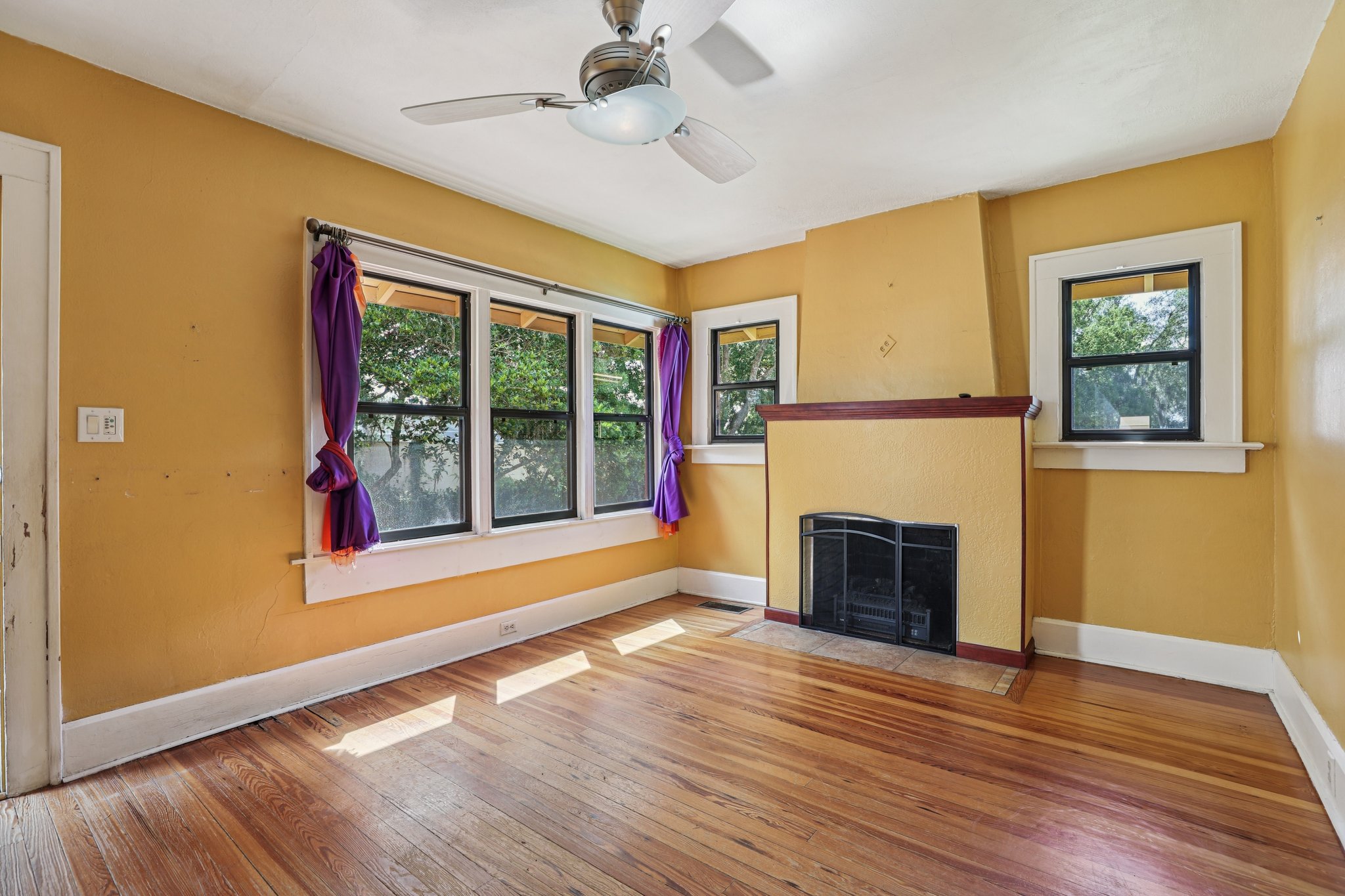 Sunnyside Dr-S0410-007.jpg