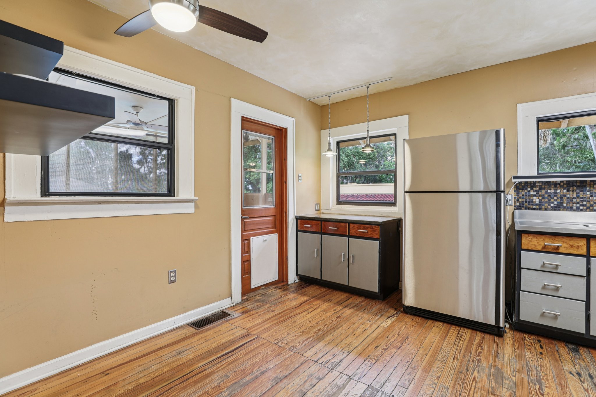Sunnyside Dr-S0410-013.jpg