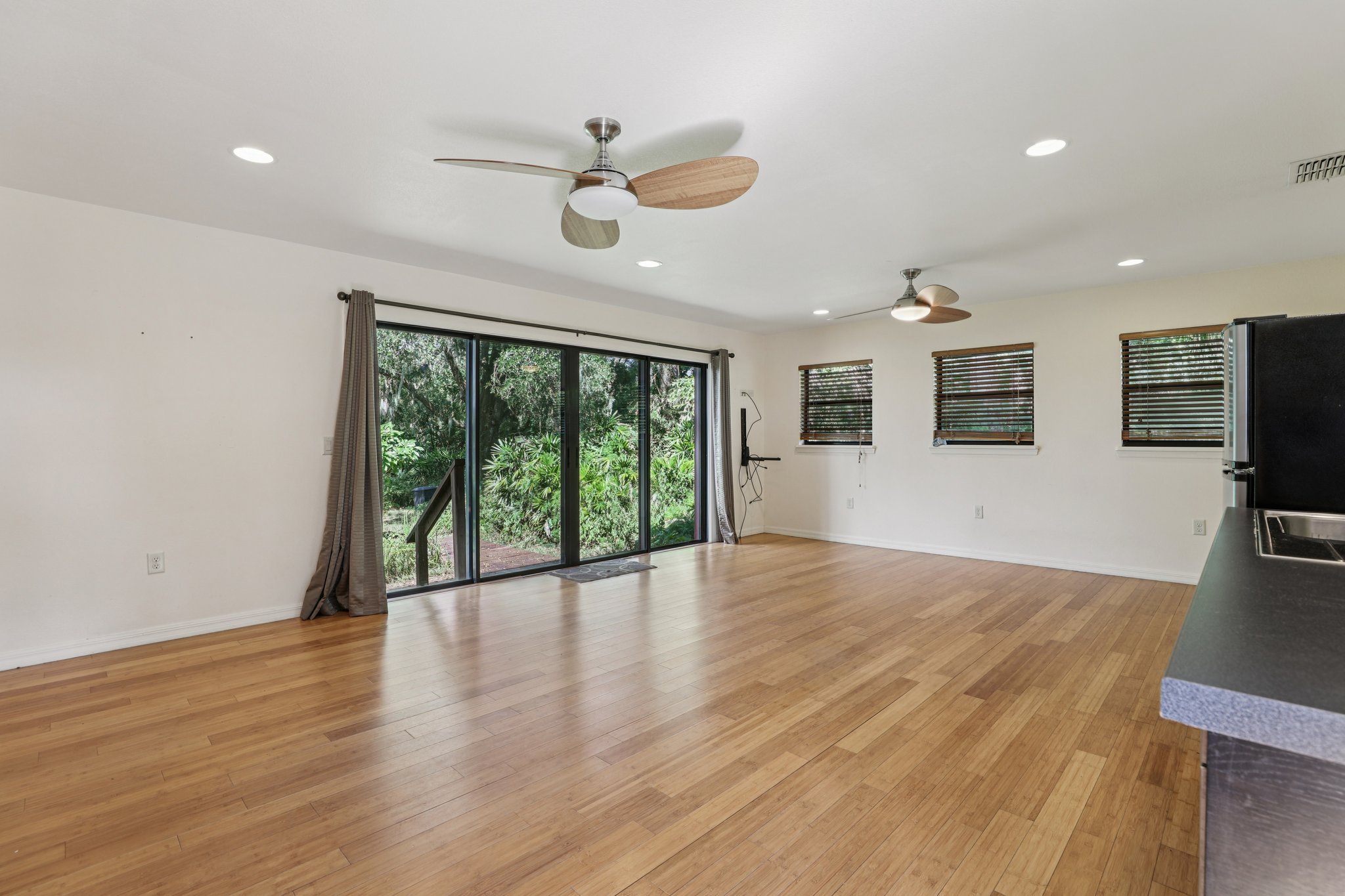 Sunnyside Dr-S0410-015.jpg