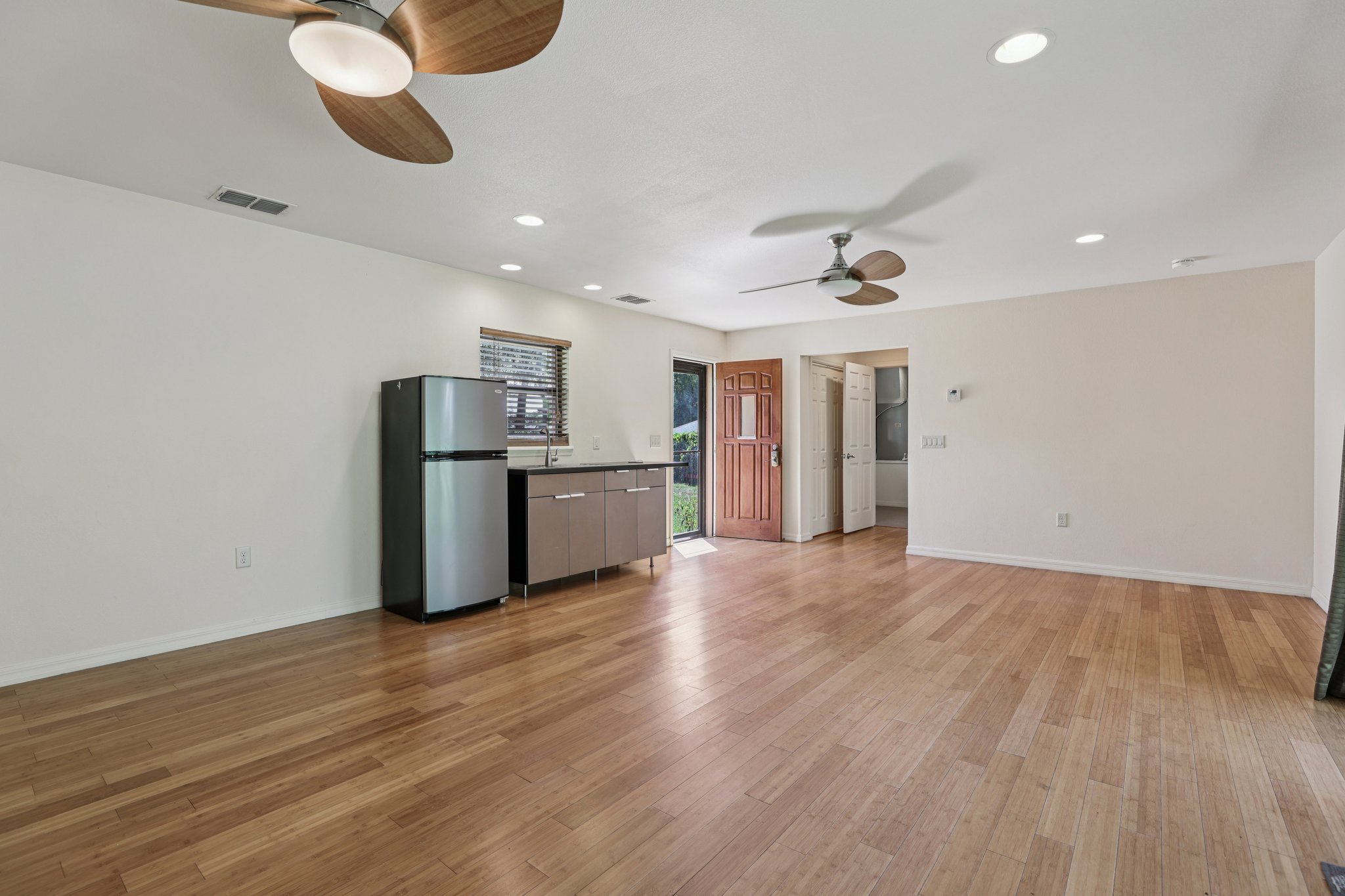 Sunnyside Dr-S0410-017.jpg