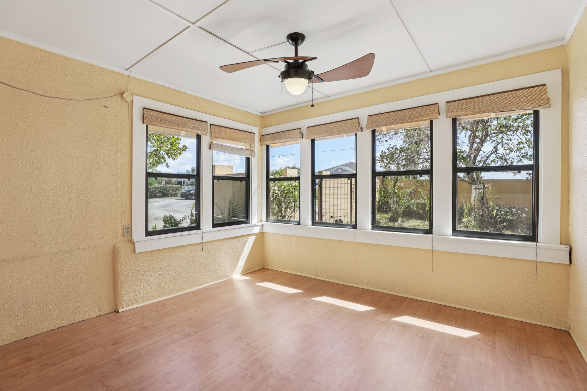 Sunnyside Dr-S0410-022.jpg