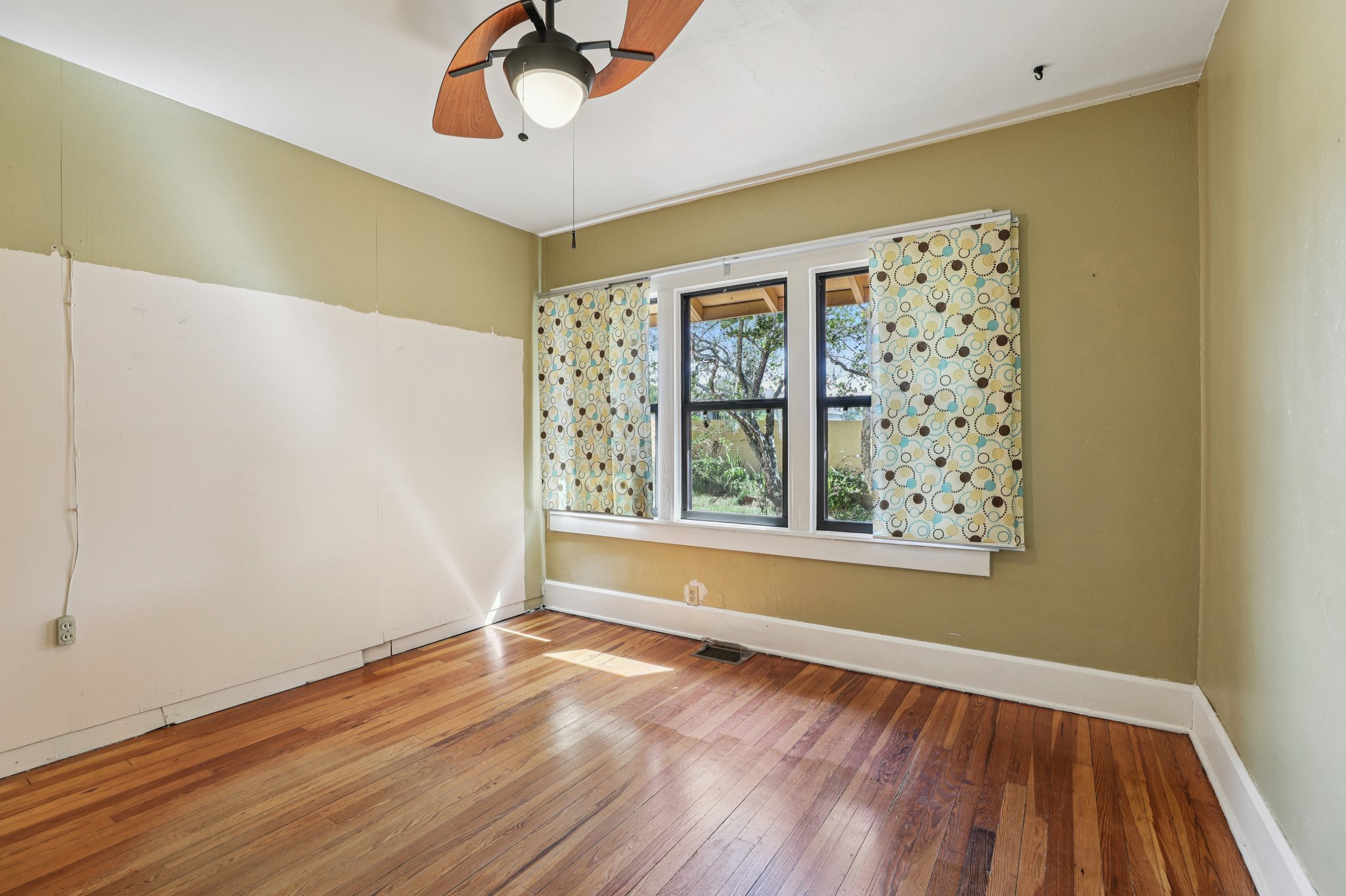 Sunnyside Dr-S0410-027.jpg
