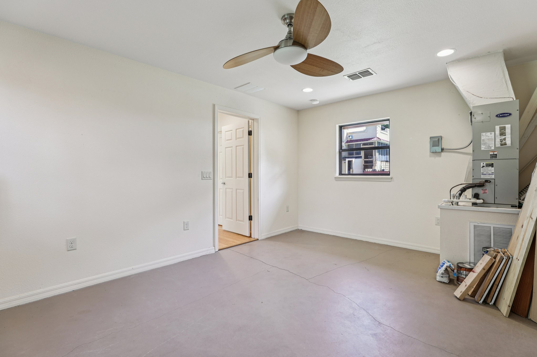 Sunnyside Dr-S0410-032.jpg