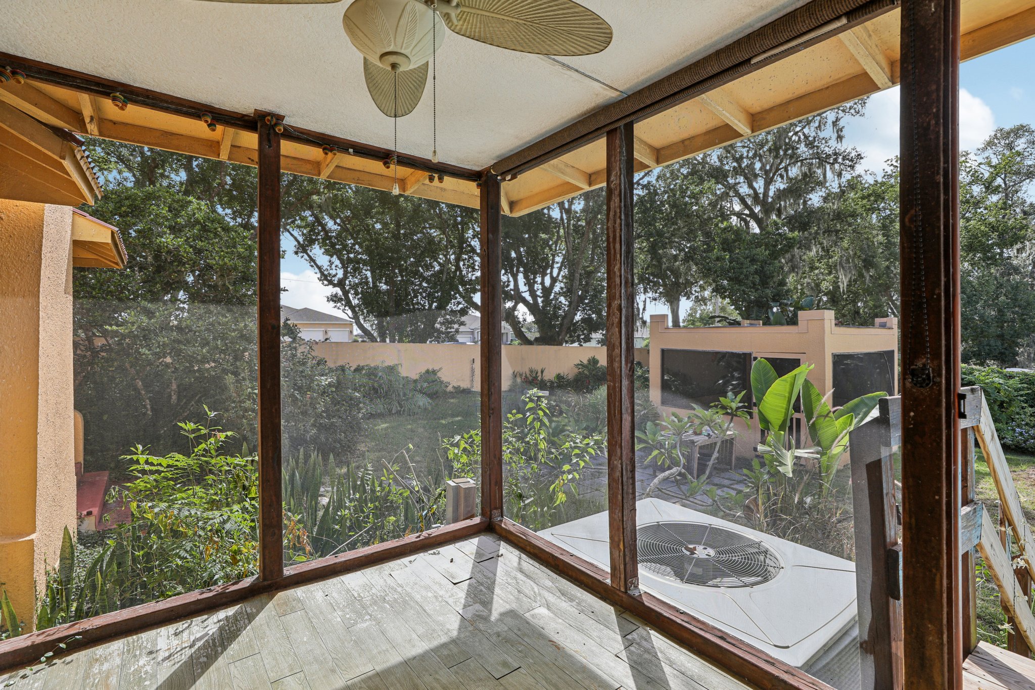 Sunnyside Dr-S0410-035.jpg
