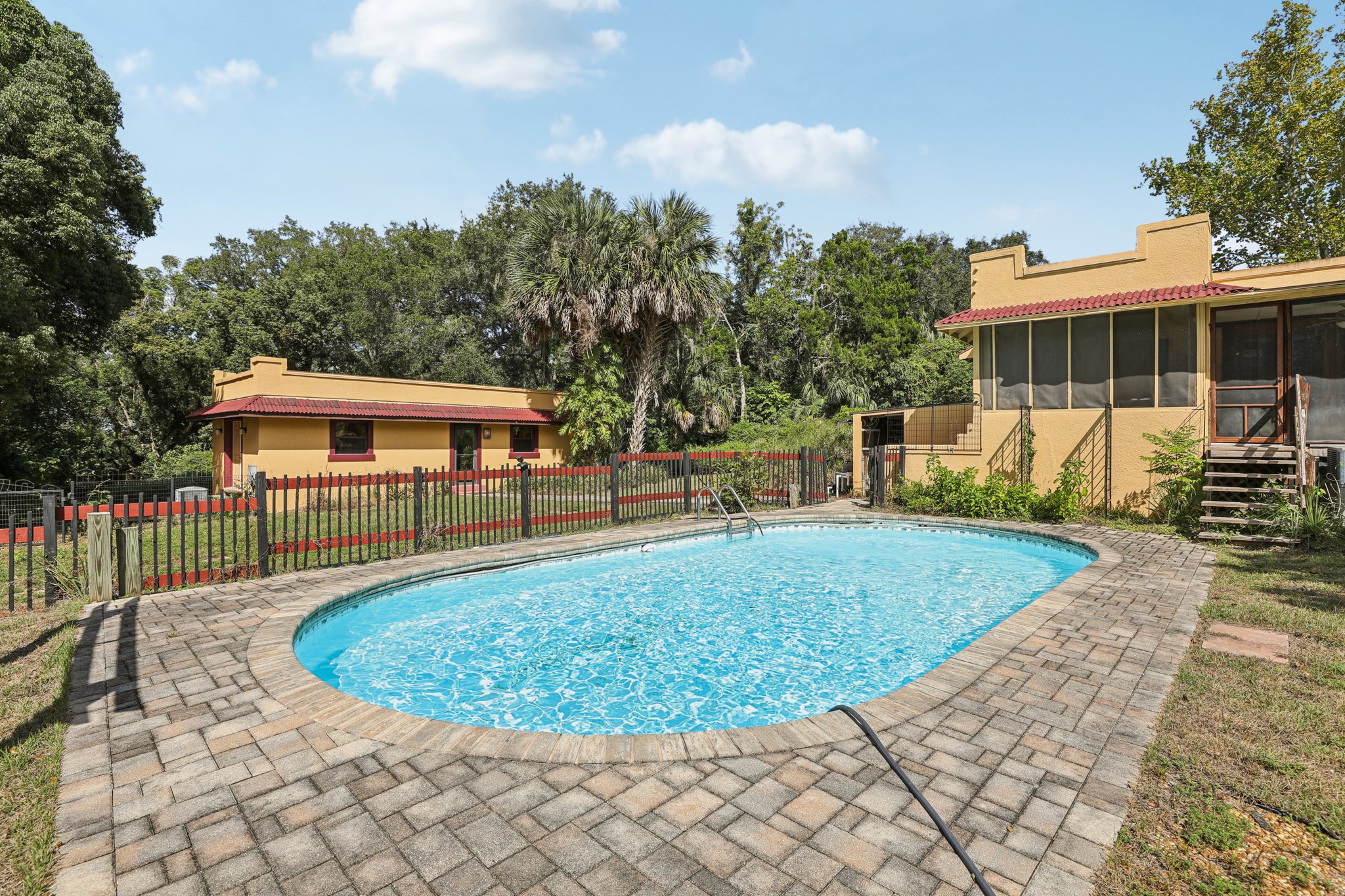 Sunnyside Dr-S0410-046.jpg
