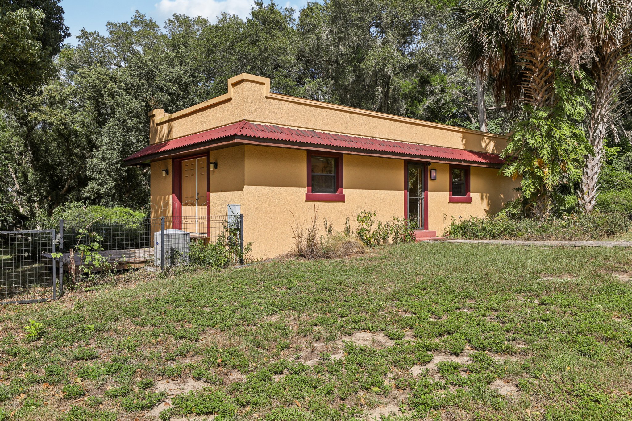 Sunnyside Dr-S0410-049.jpg