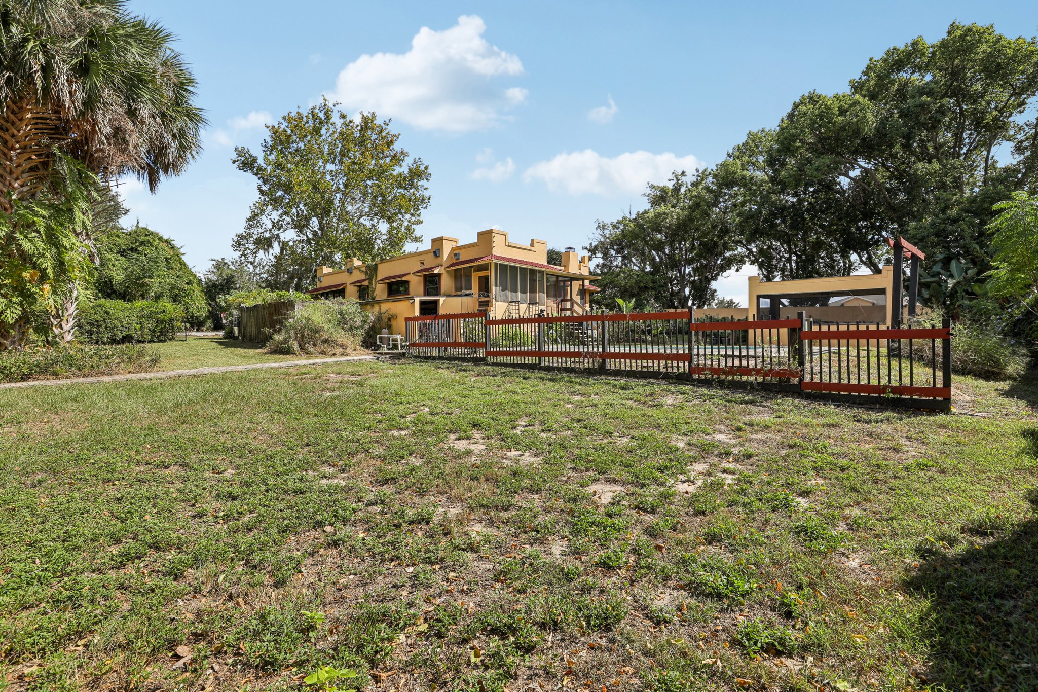 Sunnyside Dr-S0410-050.jpg