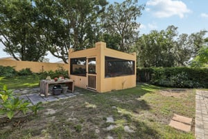 Sunnyside Dr-S0410-040.jpg