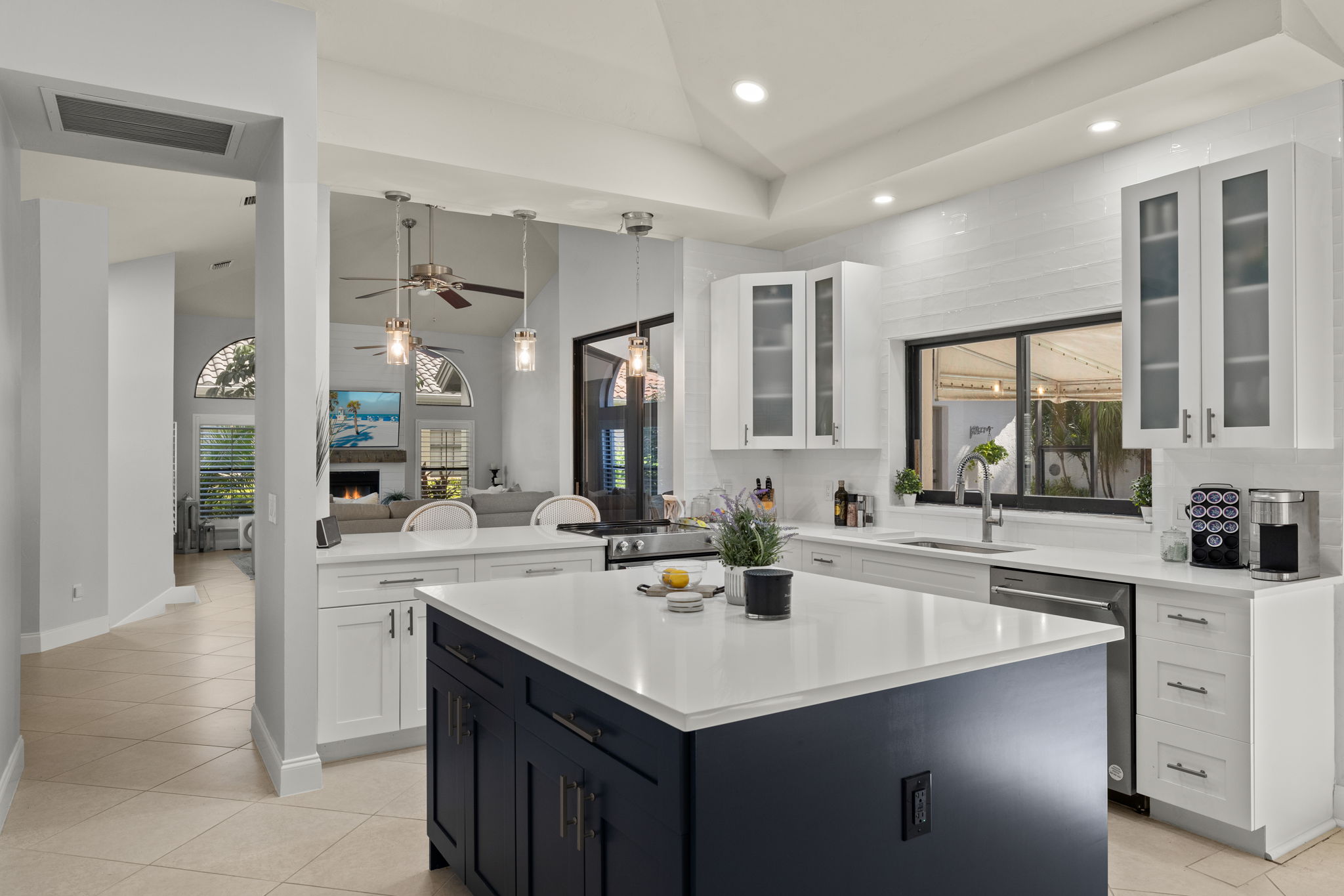 Kitchen 2 of 4