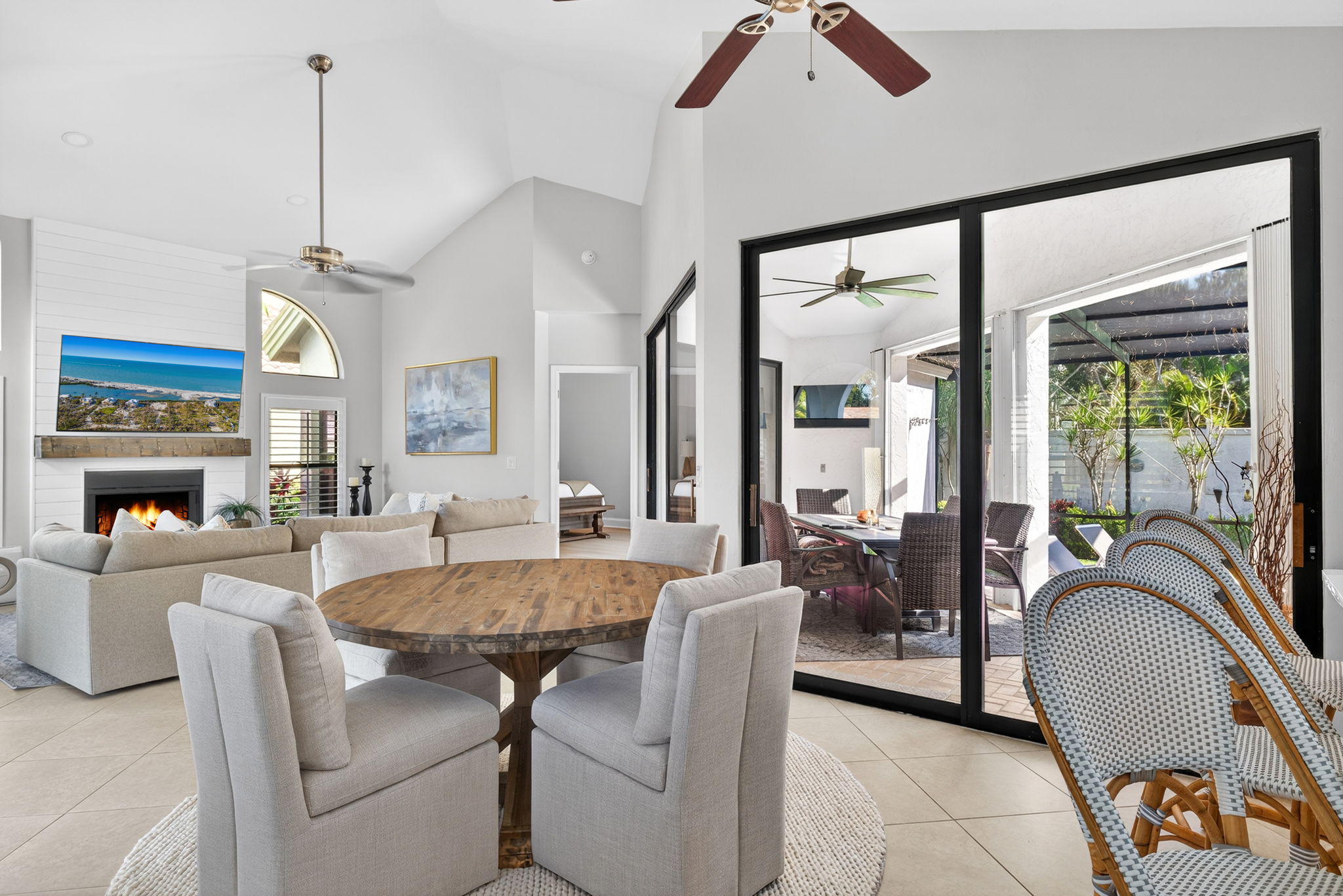 RS - Dining Room 1 of 3