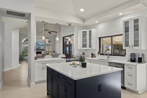 Kitchen 2 of 4