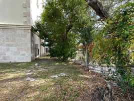 lot 8