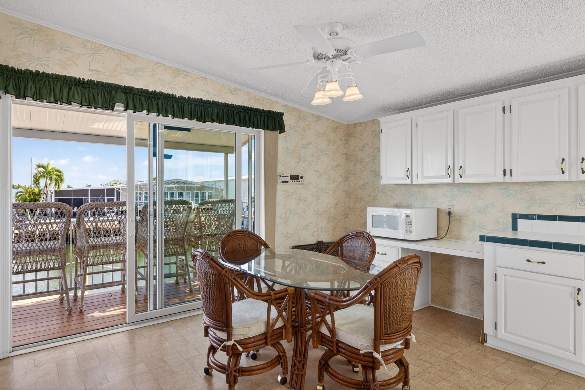 Breakfast Nook 1 of 2