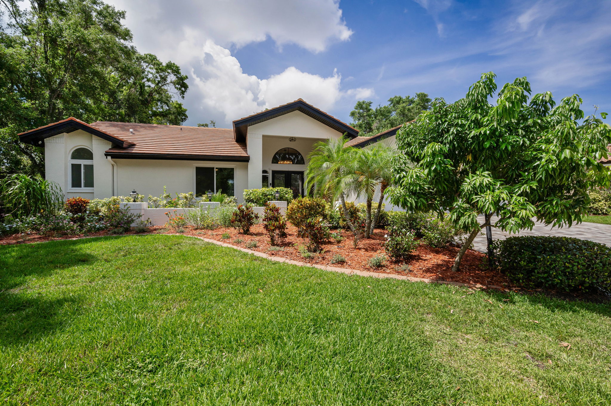 Front Exterior5