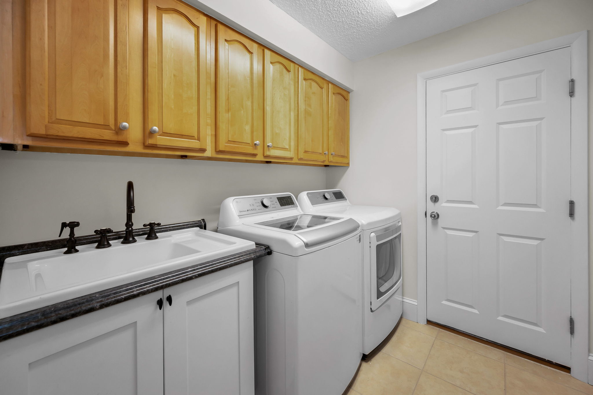 Laundry Room1b
