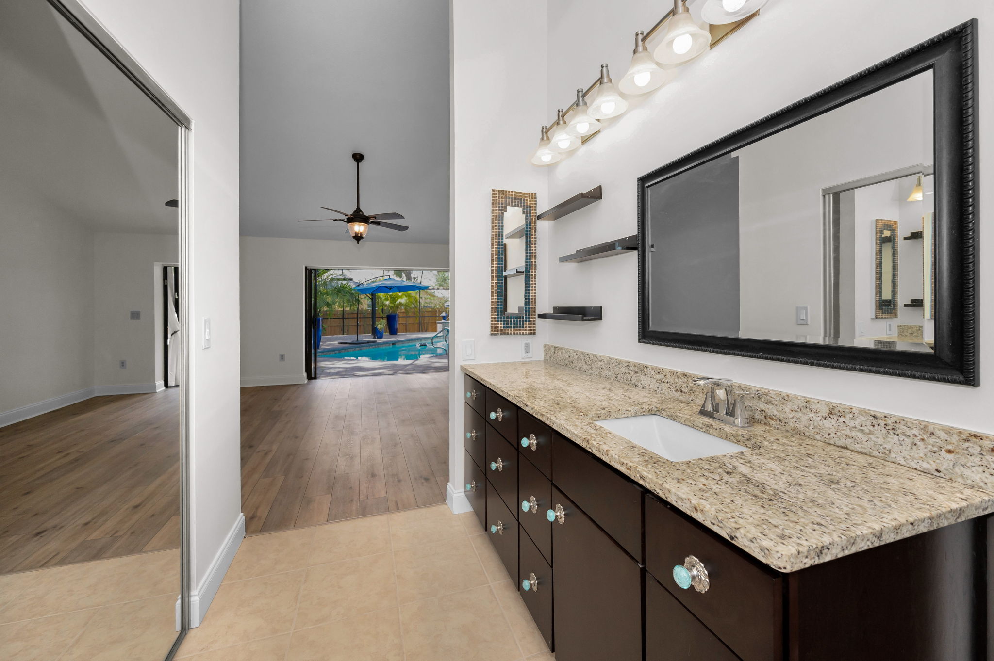 Master Bathroom1e