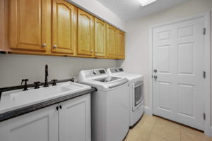 Laundry Room1b