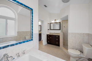 Master Bathroom1d