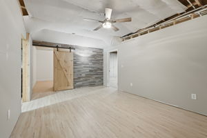  Photo 36