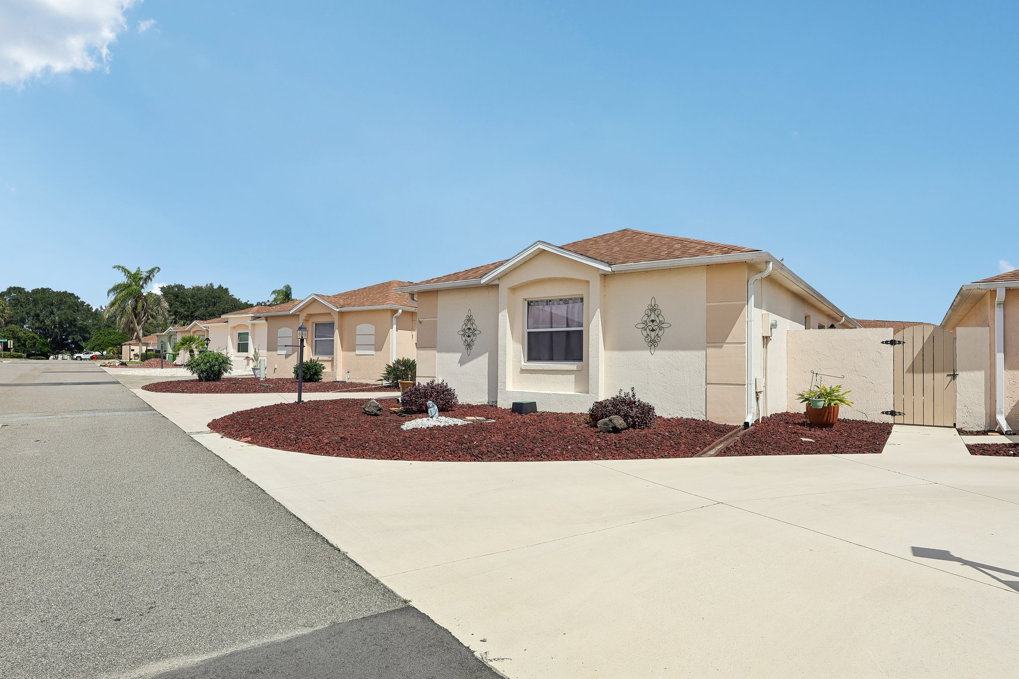 Guido Ave-S1709-002.jpg