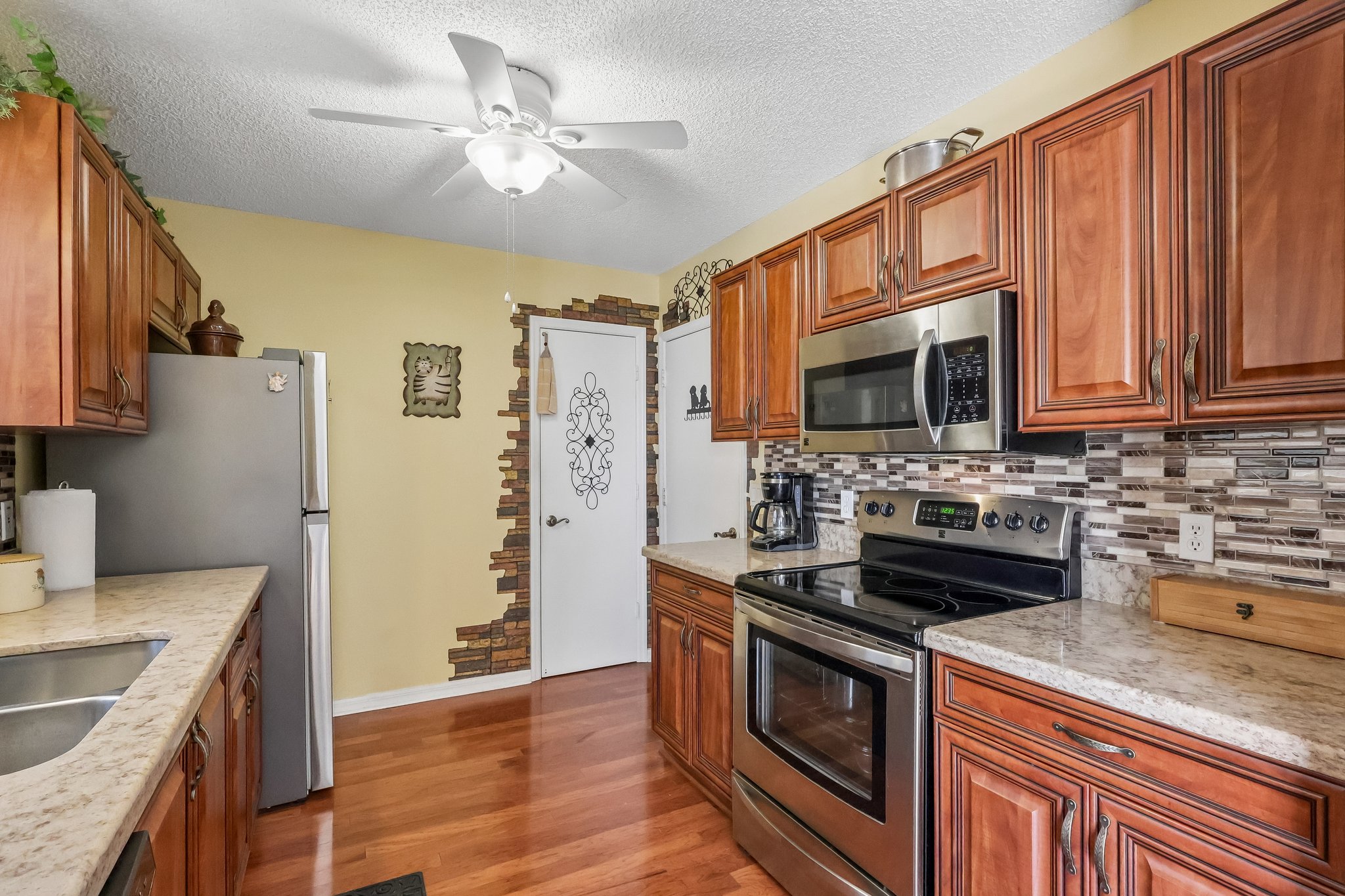 Guido Ave-S1709-017.jpg