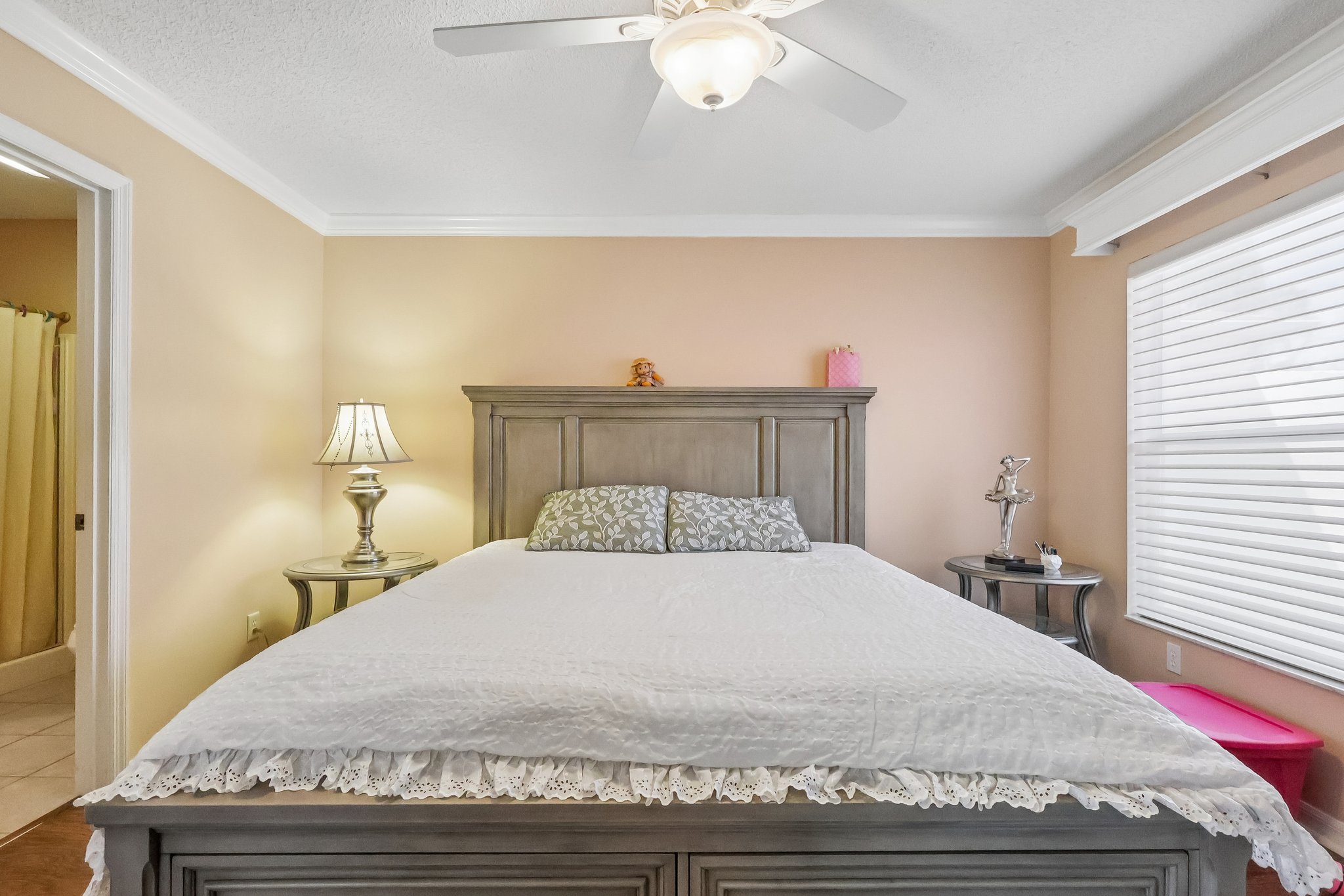 Guido Ave-S1709-022.jpg
