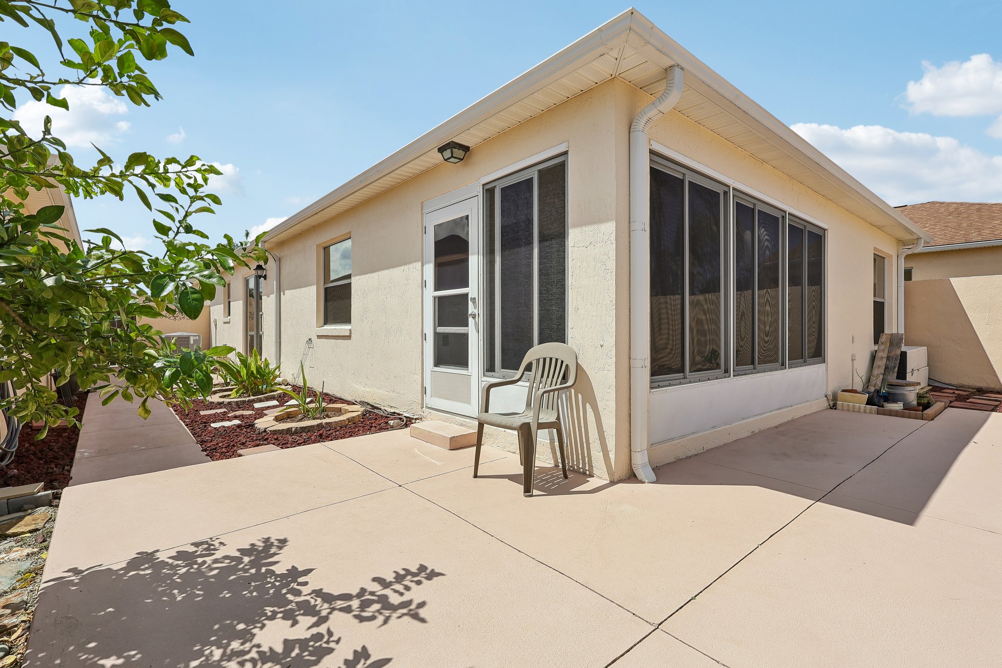 Guido Ave-S1709-034.jpg