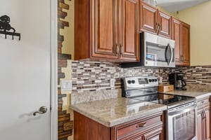 Guido Ave-S1709-019.jpg