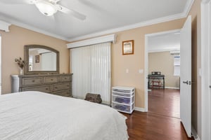 Guido Ave-S1709-023.jpg
