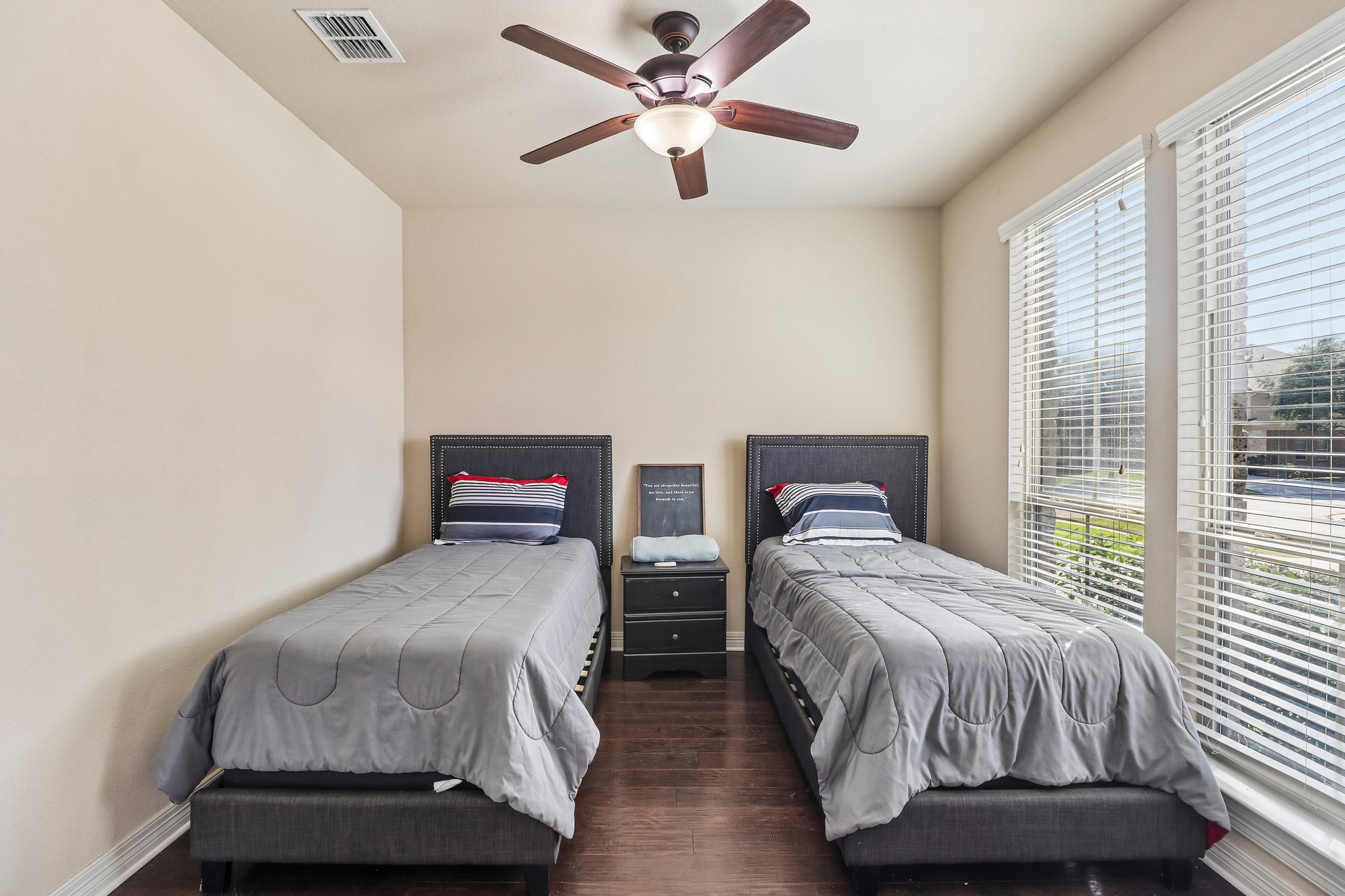 Highland Pl-S1106-015.jpg