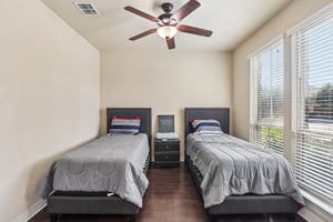Highland Pl-S1106-015.jpg