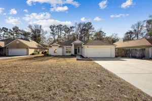 Welcome to 309 Hunt Club Rd