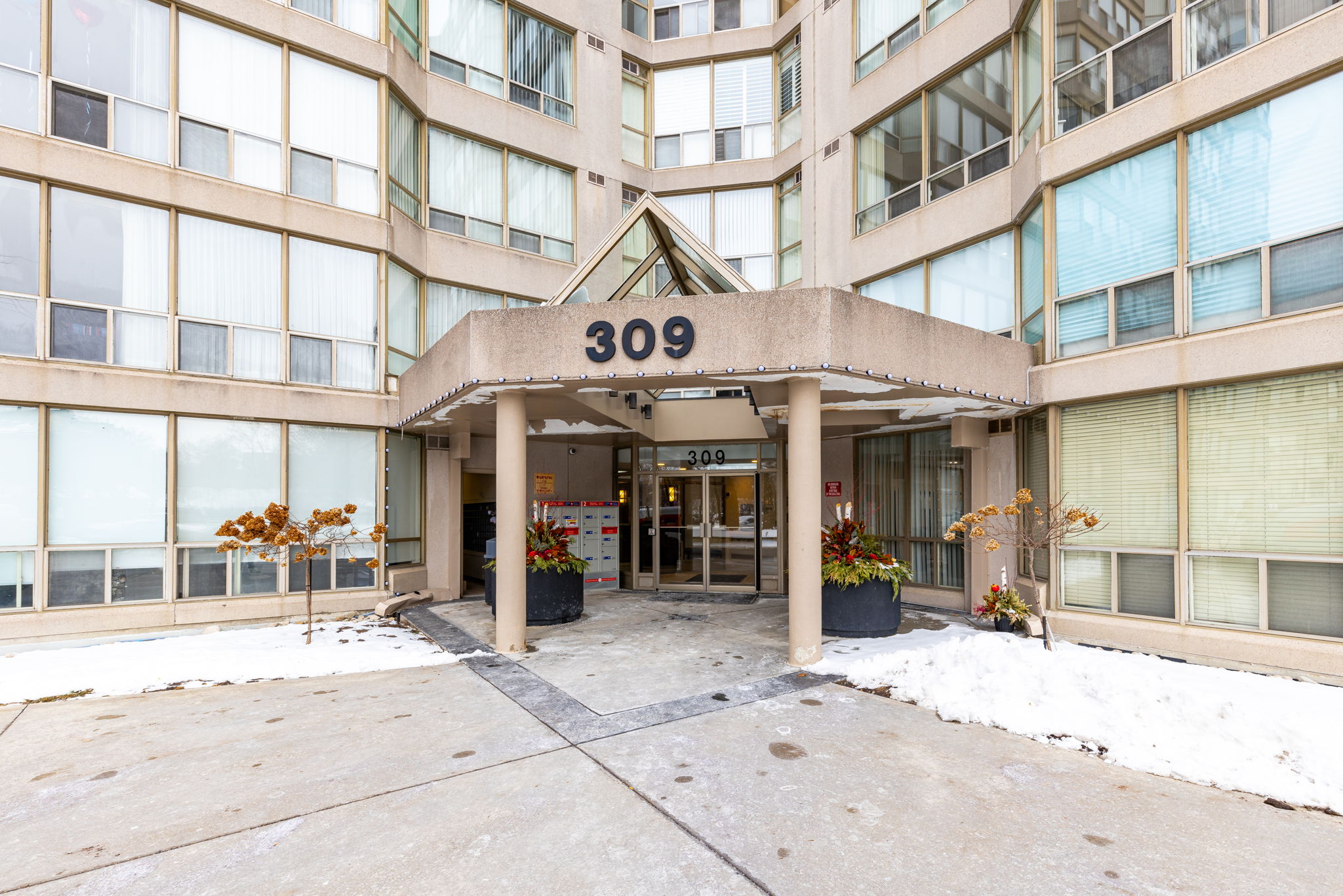 Richmond Hill property showcase — delivered property photograph 2